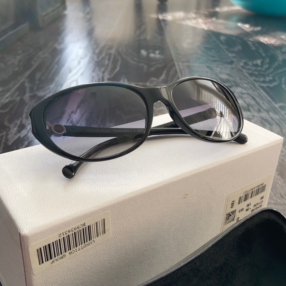 Chanel sun glasses